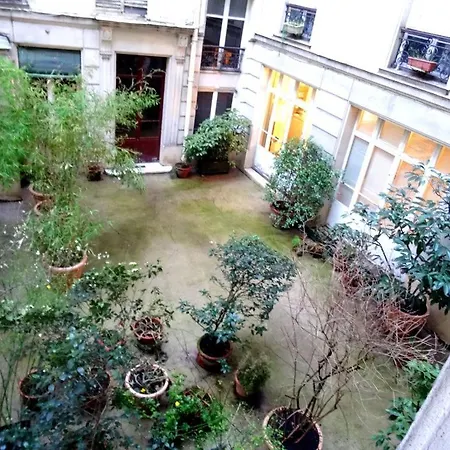 Apartment Cour Condorcet 6 Personnes
